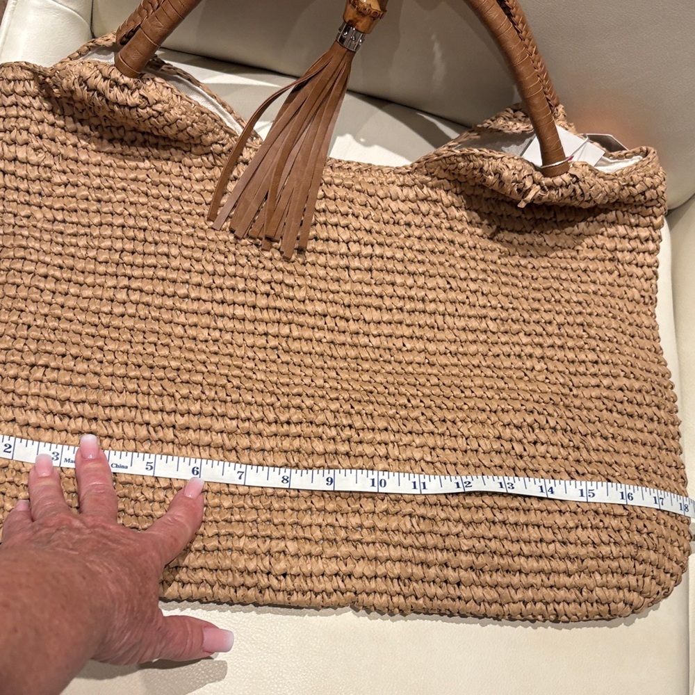 NWT Tommy Bahama Tan Woven Shoulder Bag with Brown Leather Handle - Picture 7 of 8